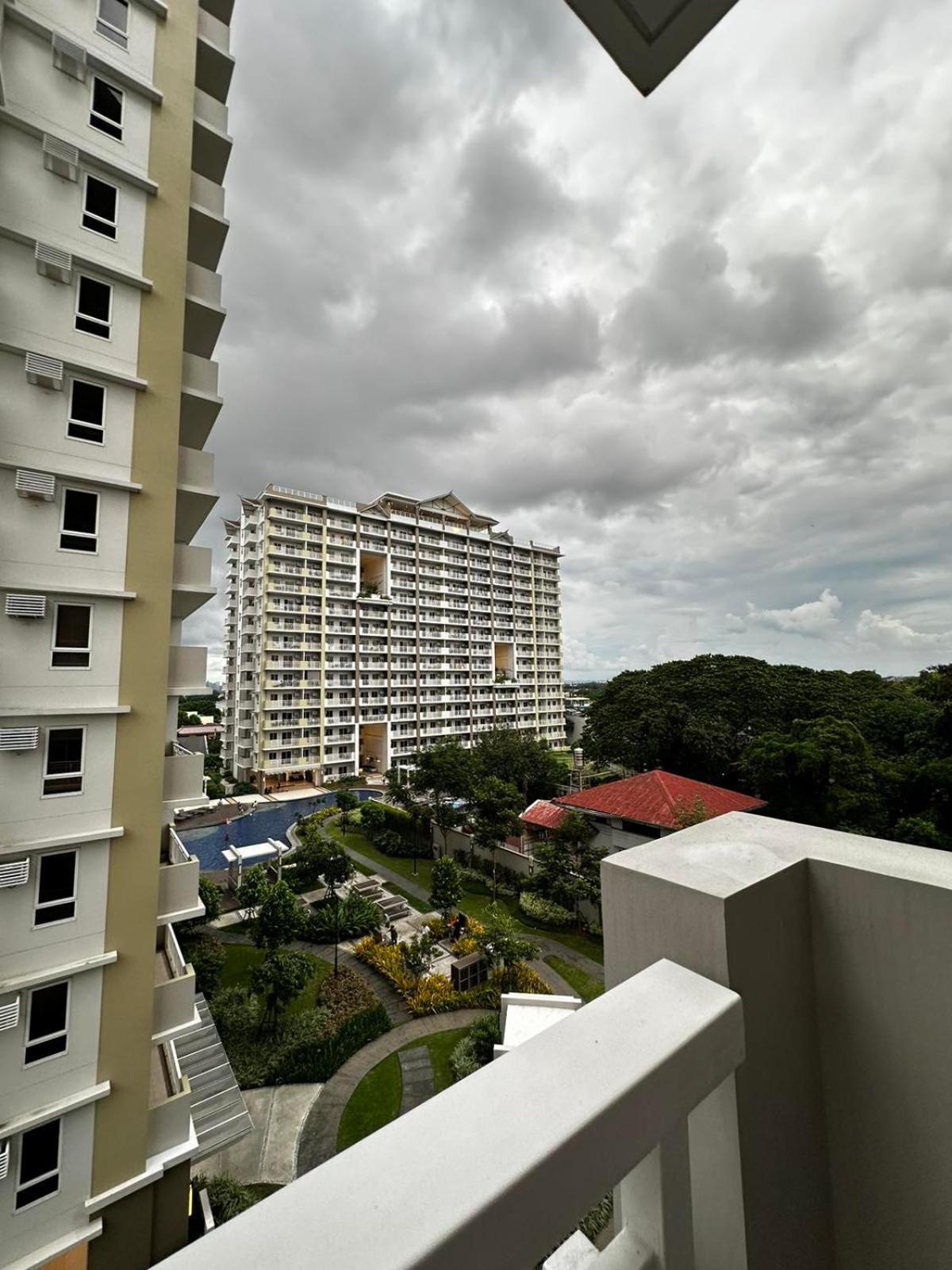 2 Bedroom Condo Unit Near Sm Bf & Naia At The Atherton By Dmci With 2 Balcony Paranaque City Extérieur photo