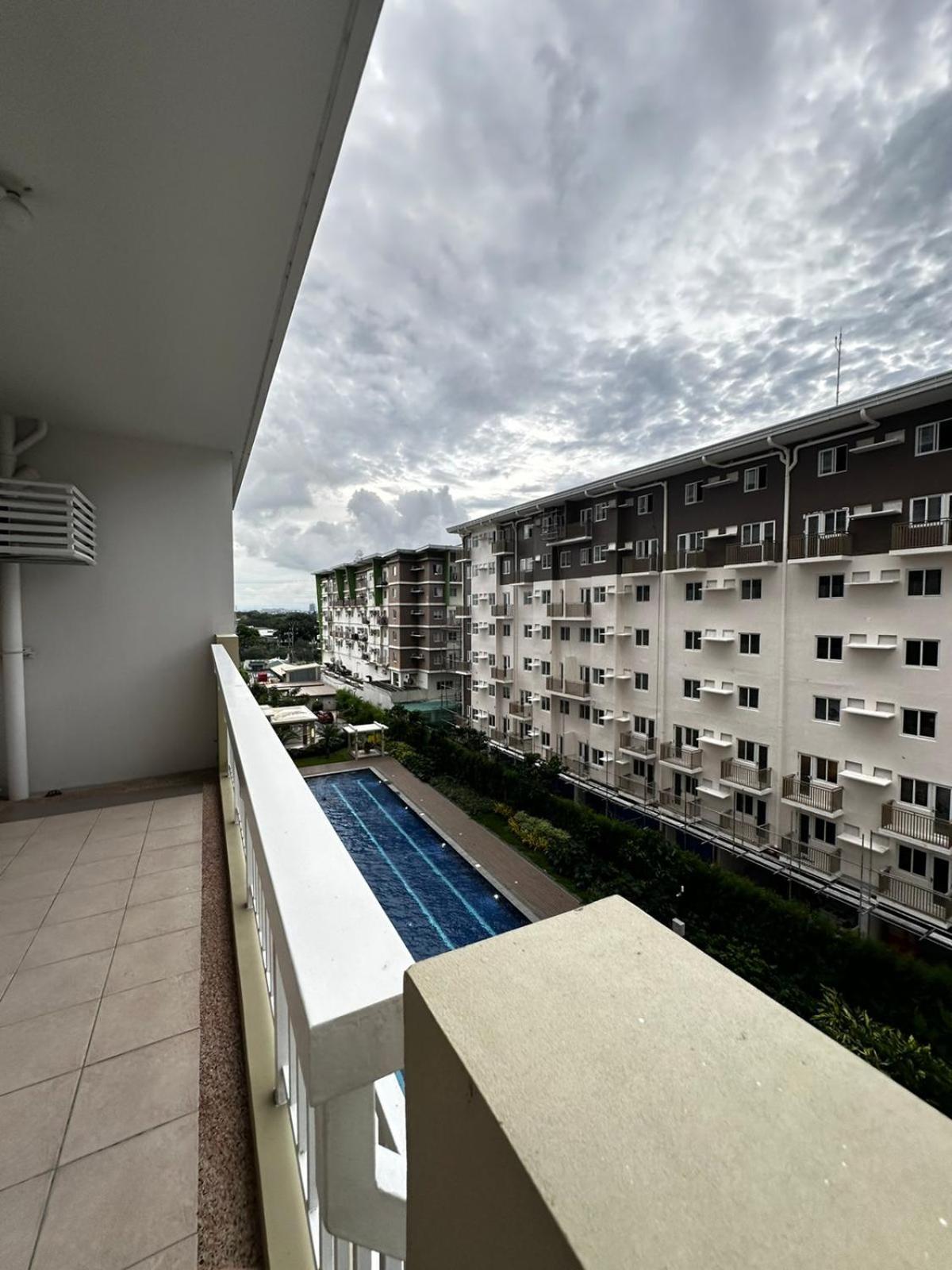2 Bedroom Condo Unit Near Sm Bf & Naia At The Atherton By Dmci With 2 Balcony Paranaque City Extérieur photo