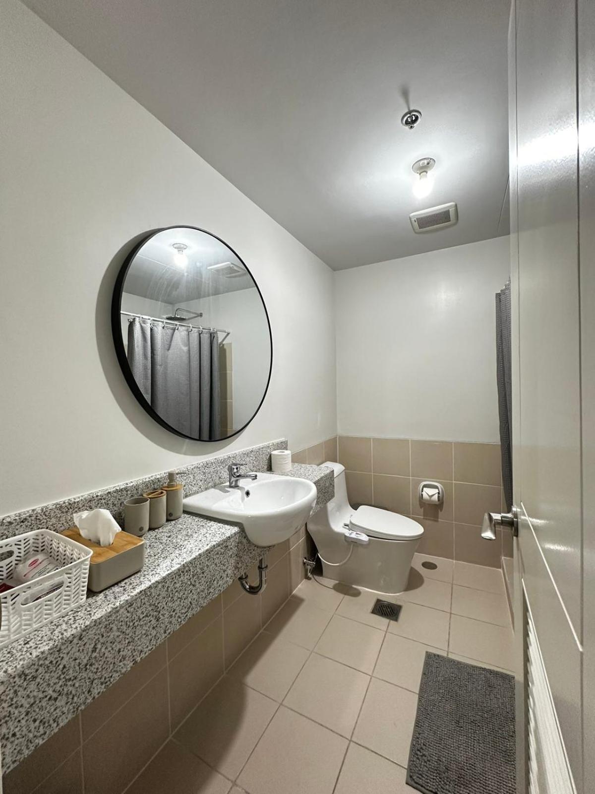 2 Bedroom Condo Unit Near Sm Bf & Naia At The Atherton By Dmci With 2 Balcony Paranaque City Extérieur photo