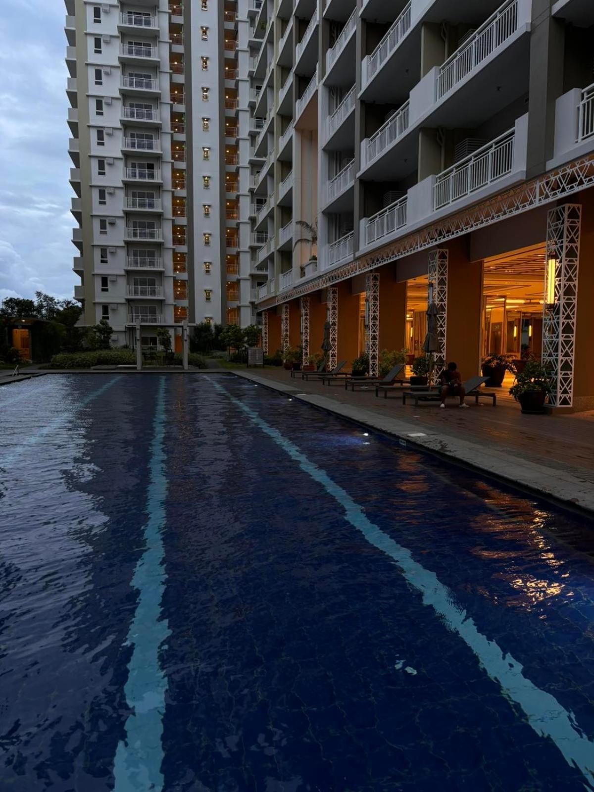 2 Bedroom Condo Unit Near Sm Bf & Naia At The Atherton By Dmci With 2 Balcony Paranaque City Extérieur photo