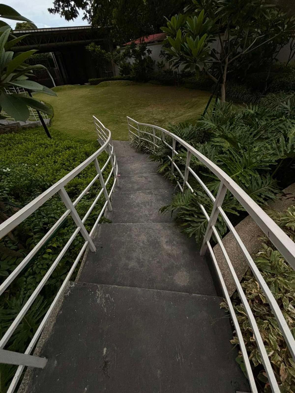 2 Bedroom Condo Unit Near Sm Bf & Naia At The Atherton By Dmci With 2 Balcony Paranaque City Extérieur photo