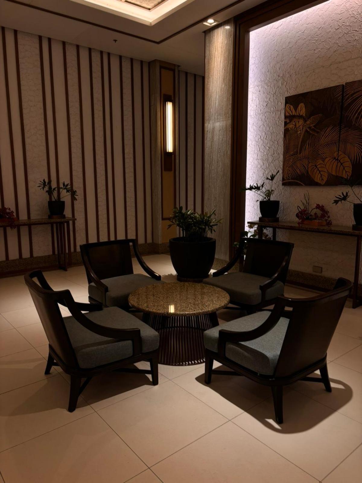 2 Bedroom Condo Unit Near Sm Bf & Naia At The Atherton By Dmci With 2 Balcony Paranaque City Extérieur photo