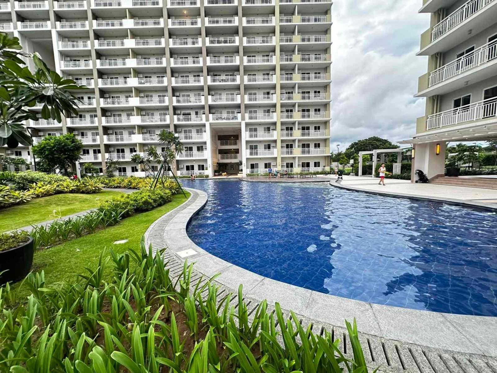 2 Bedroom Condo Unit Near Sm Bf & Naia At The Atherton By Dmci With 2 Balcony Paranaque City Extérieur photo