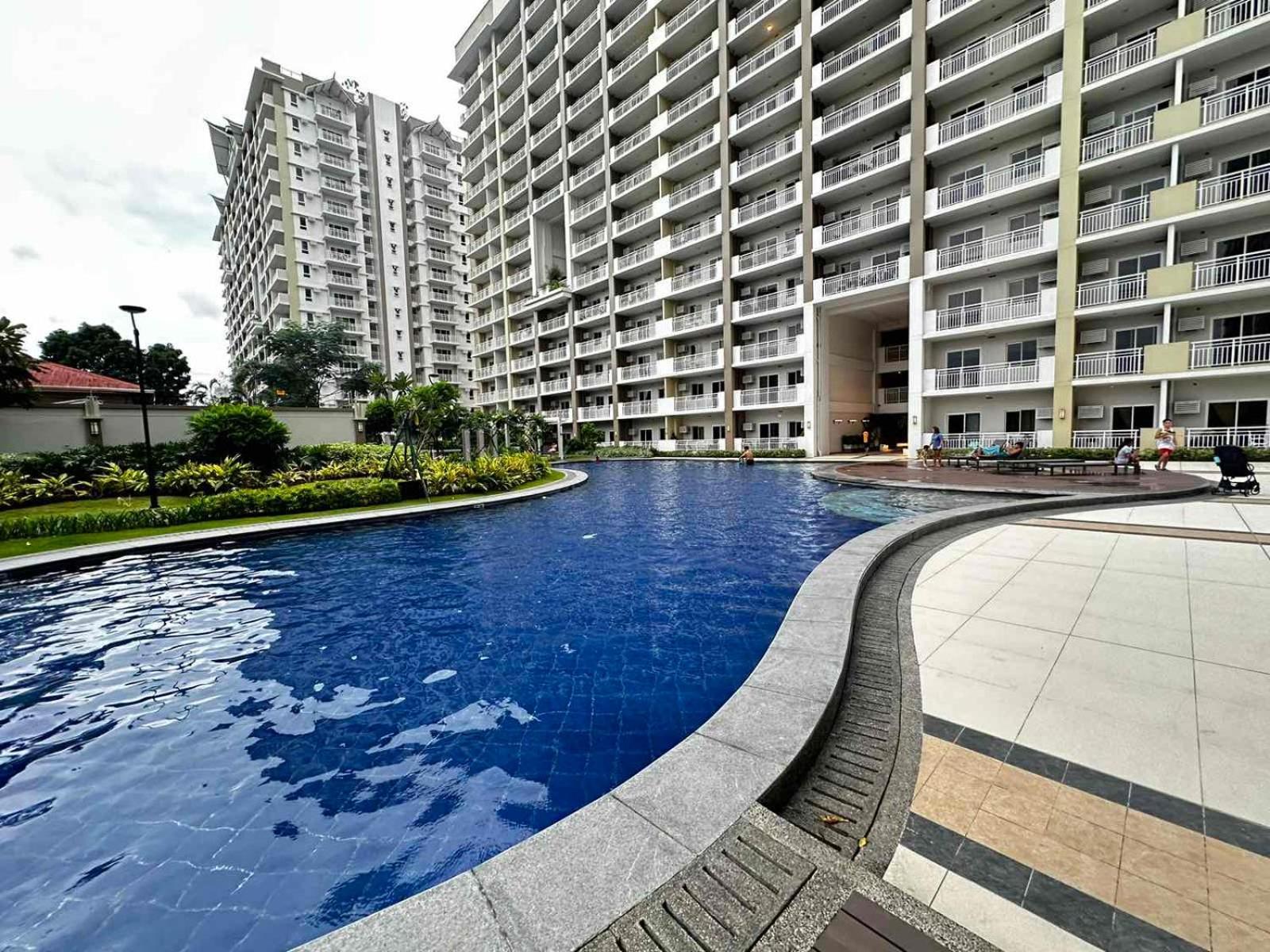 2 Bedroom Condo Unit Near Sm Bf & Naia At The Atherton By Dmci With 2 Balcony Paranaque City Extérieur photo