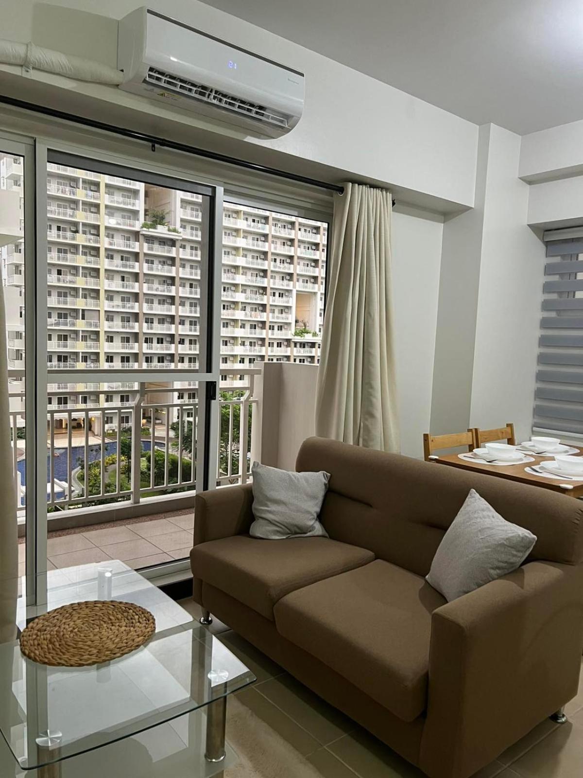 2 Bedroom Condo Unit Near Sm Bf & Naia At The Atherton By Dmci With 2 Balcony Paranaque City Extérieur photo