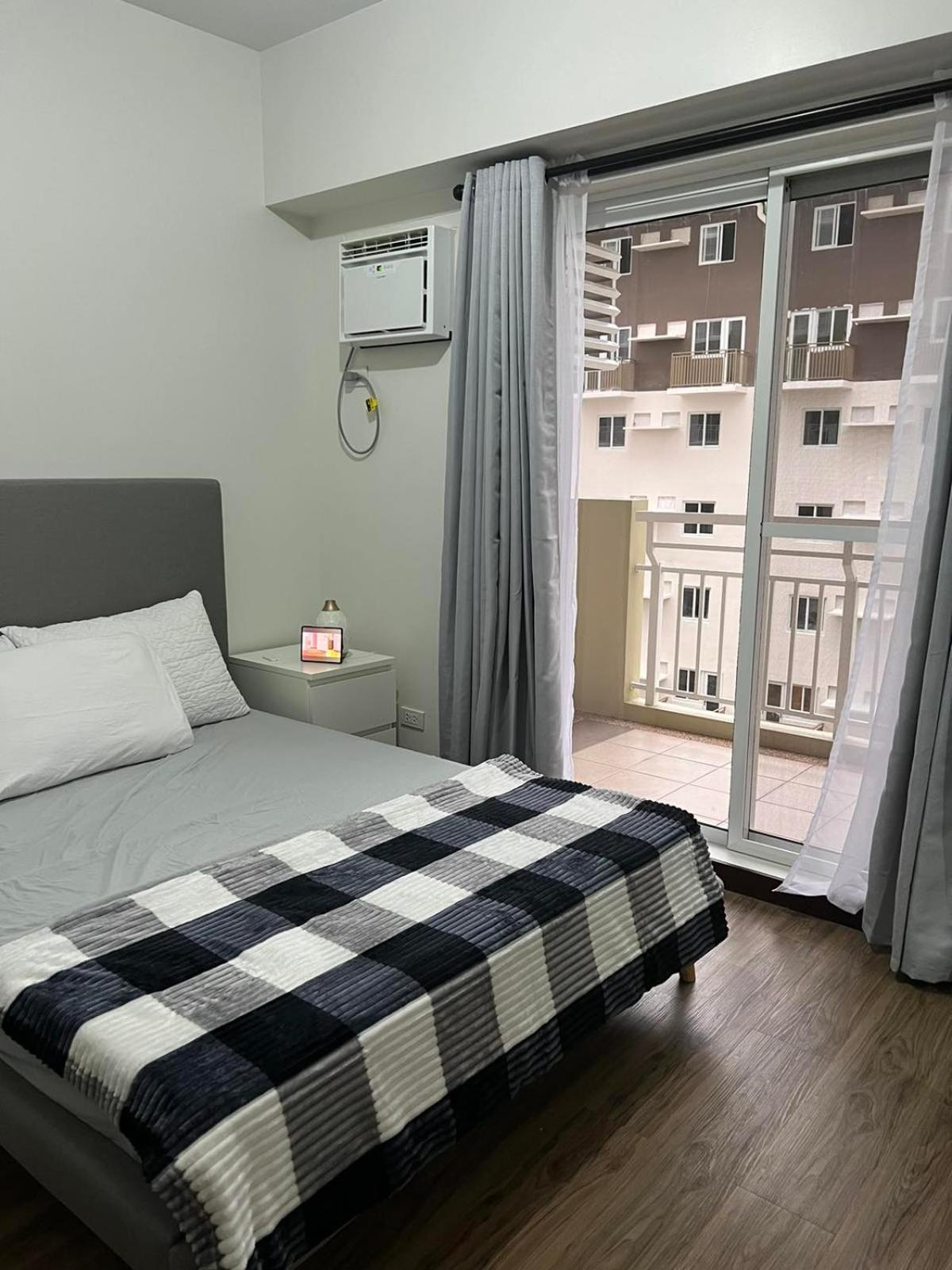 2 Bedroom Condo Unit Near Sm Bf & Naia At The Atherton By Dmci With 2 Balcony Paranaque City Extérieur photo