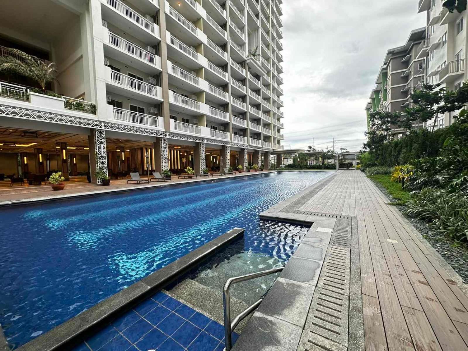 2 Bedroom Condo Unit Near Sm Bf & Naia At The Atherton By Dmci With 2 Balcony Paranaque City Extérieur photo