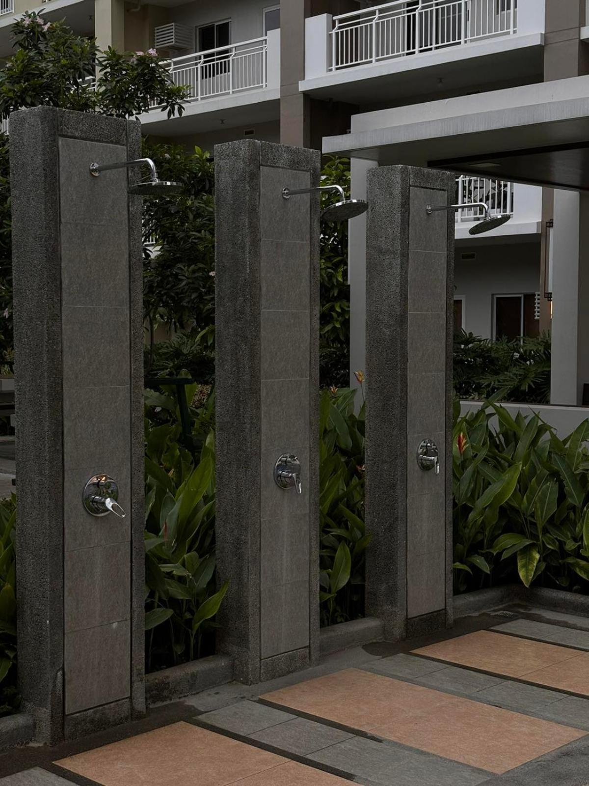 2 Bedroom Condo Unit Near Sm Bf & Naia At The Atherton By Dmci With 2 Balcony Paranaque City Extérieur photo
