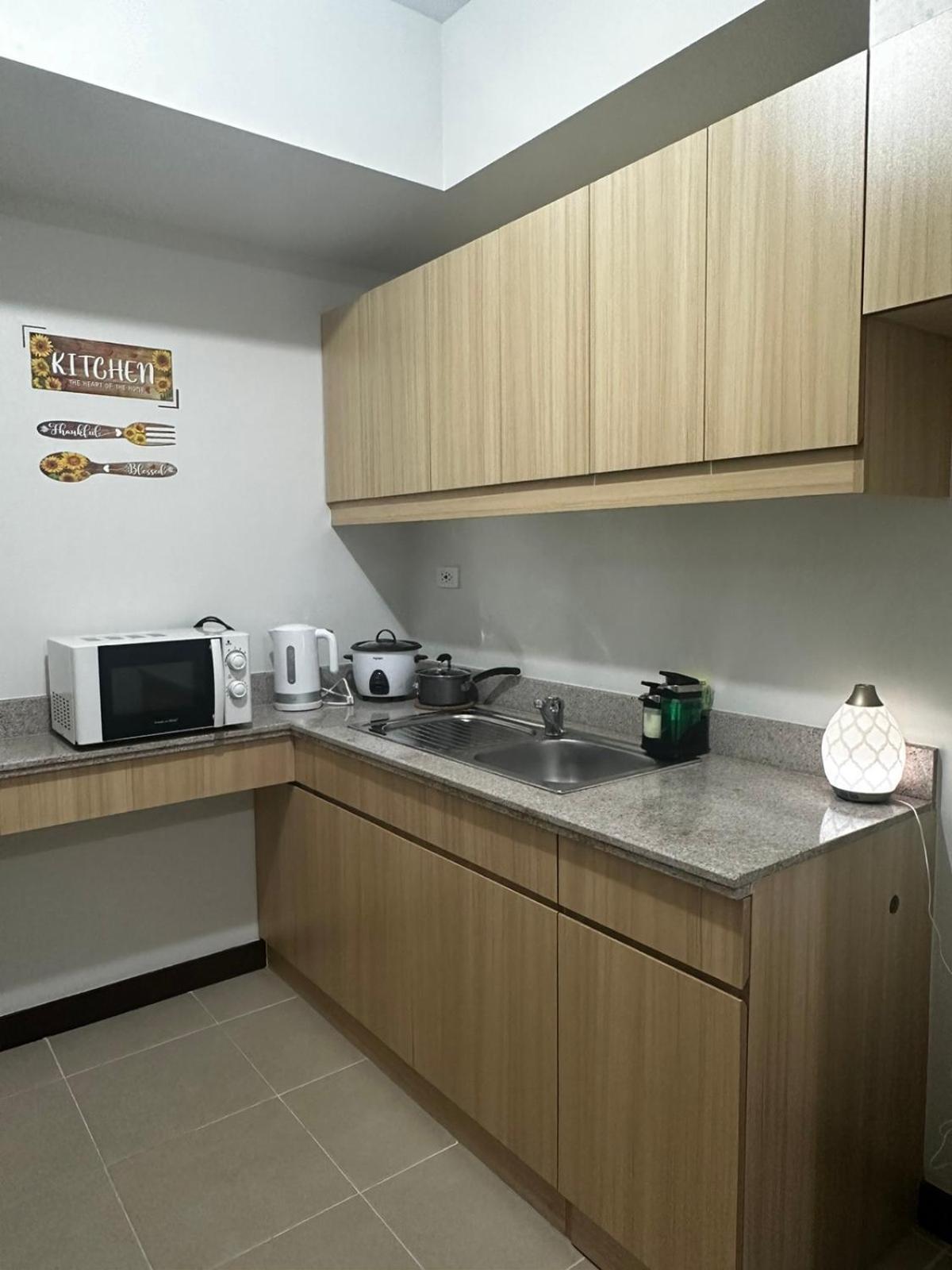 2 Bedroom Condo Unit Near Sm Bf & Naia At The Atherton By Dmci With 2 Balcony Paranaque City Extérieur photo