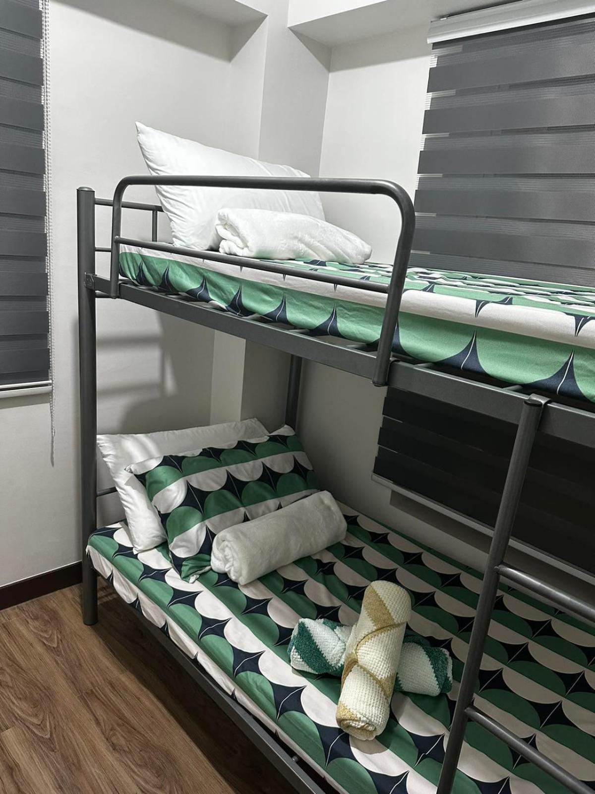 2 Bedroom Condo Unit Near Sm Bf & Naia At The Atherton By Dmci With 2 Balcony Paranaque City Extérieur photo